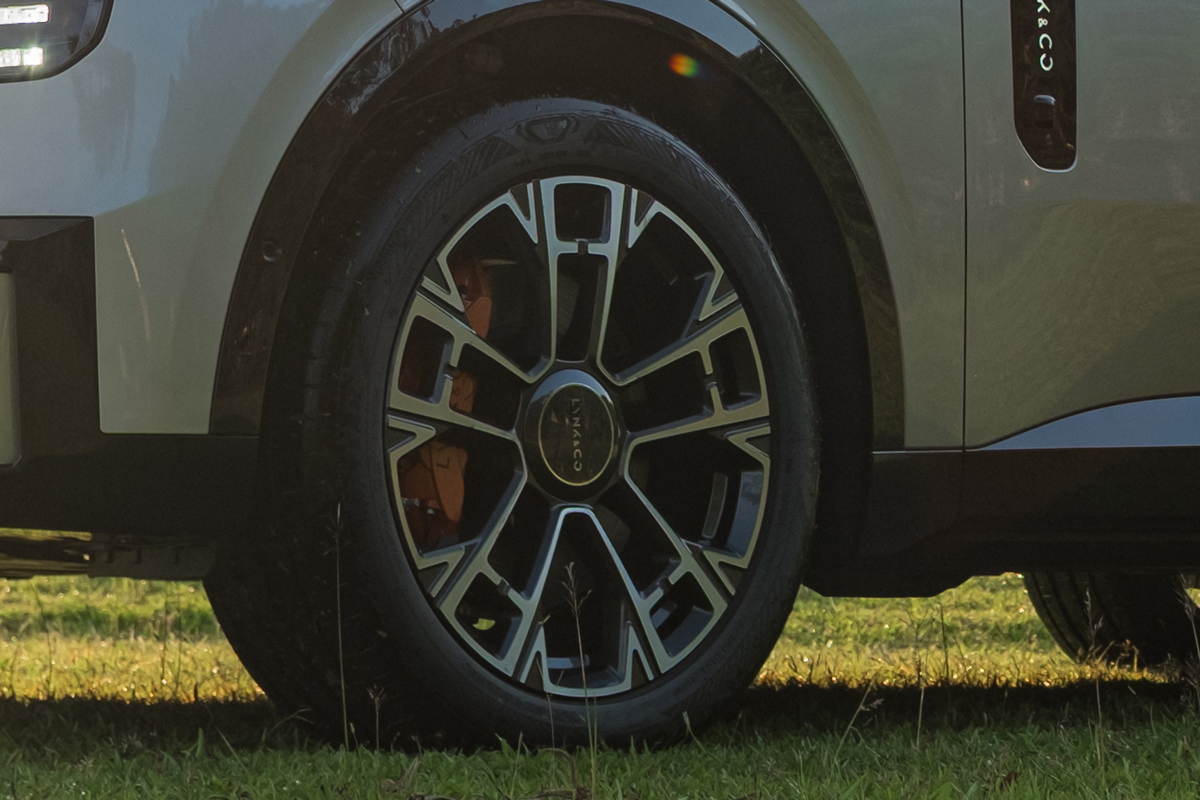Lynk & Co 900