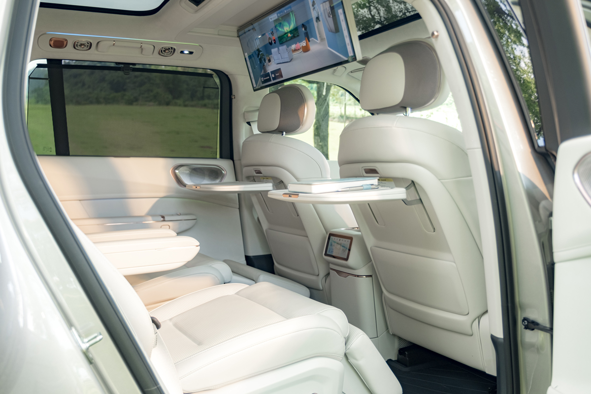 Lynk & Co 900